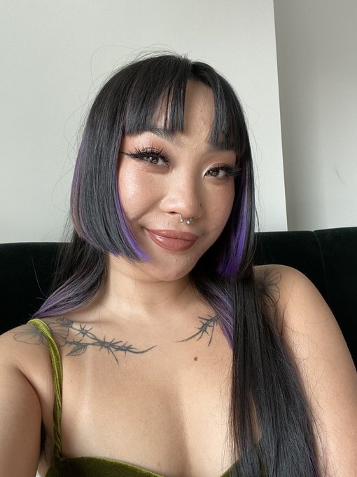 My life might be falling apart but at least I look pretty https://t.co/9cdDVVbW5g<a href="/tag/newprofilepic"class="tags"><span>#newprofilepic</span></a>