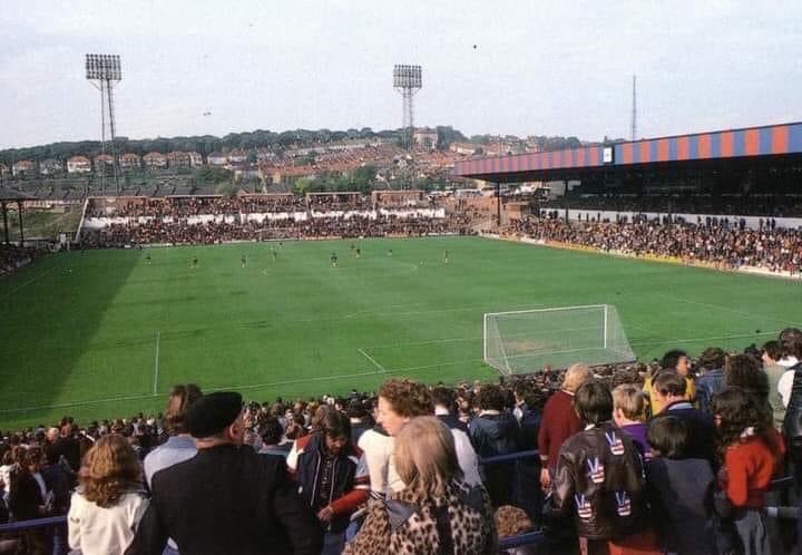 Holmesdale Road end around 1980.
#cpfc #selhurstpark #crystalpalace