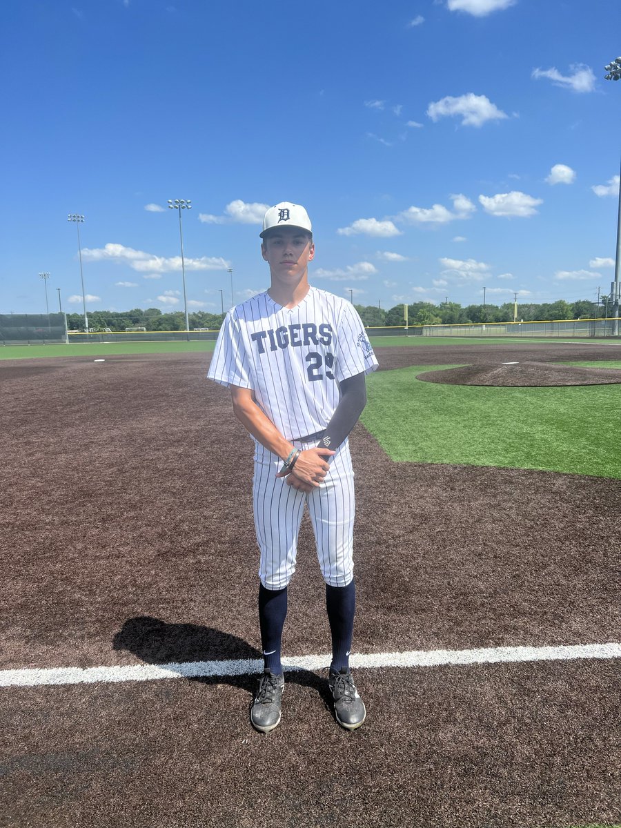 FiveToolTexas's tweet photo. #NTXSatelliteSeries F: @DTigerBaseball 15U Cecil 10, NTX Tribe Hudgins 0
PoG: @BarhamJordin 2-4, 2 2B, 3 RBI, 2R
Pitcher: @CWilhite29 3 IP, 2K, 2H, 0 ER
Notable: @HiebschTitan 3 IP, K, 3H, 0 ER / @TheColemanH 2-4, 3B, RBI, 2R / @aidansharp06 2-4, 2 RBI, R https://t.co/KaDHbA4Cea