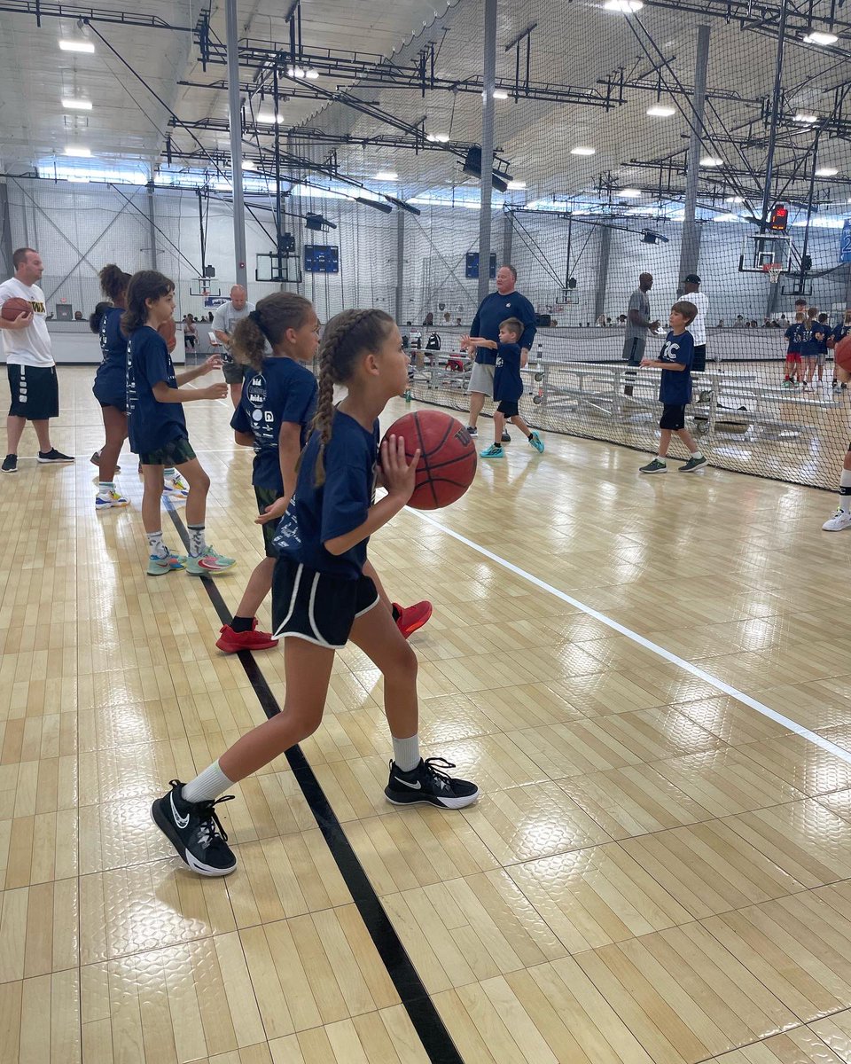 Warren_Academy's tweet image. 🏈 For the kids! 🏀

#F2C2023 #springfieldmo #footballbasketballcamp #joindream #WATrained