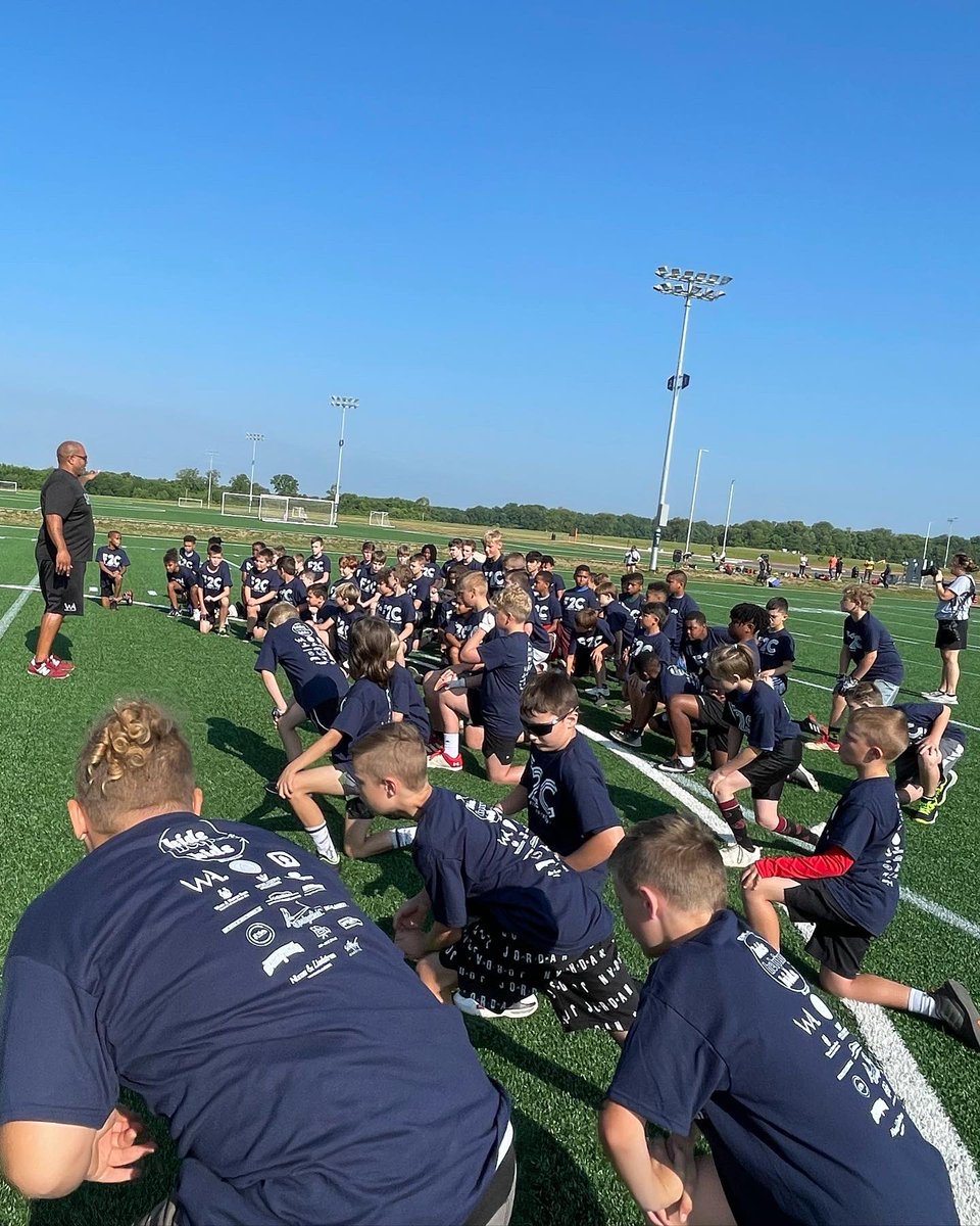 Warren_Academy's tweet image. 🏈 For the kids! 🏀

#F2C2023 #springfieldmo #footballbasketballcamp #joindream #WATrained