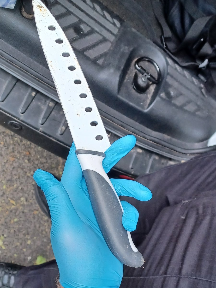 Officers have been out this evening patrolling the estate. Thanks to an eagle eyed resident we have taken this knife off the streets! #community #saferstreets #saferneighbourhoods #pollardshill