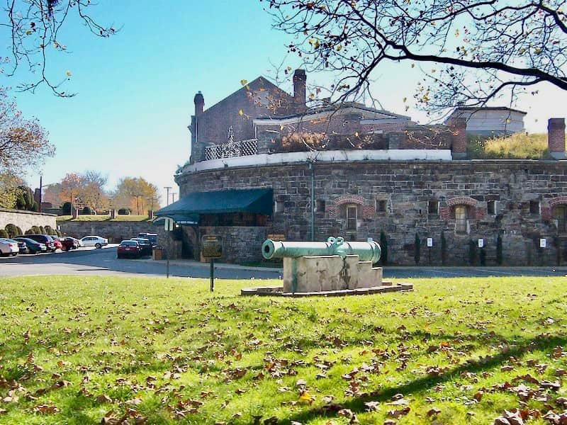 CorinnePulitzer's tweet image. #OTD in #NYCHistory, in 
1825,  the 1st cornerstone was laid for #FortHamilton This @USArmy installation, located in #BayRidge, #Brooklyn, is the closest military garrison to NYC &amp;amp; the last remaining active-duty military post🇺🇸@USArmyReserve @USNationalGuard @armyrecruiter