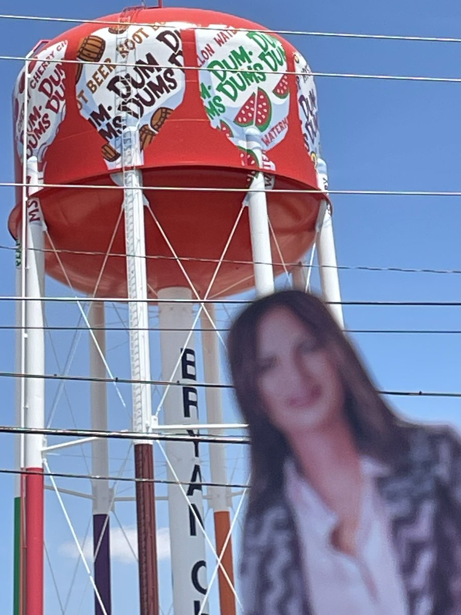 Mamacoopah's tweet image. Yesterday you got to tour the new Bit-O-Honey plant!!  I live 10 minutes from Spanglers who makes dums, neeco wafers, candy canes and now bit-o-honey.  When they make strawberry dumdums the whole town smells great!! #adventureswithalane  #postforpencils