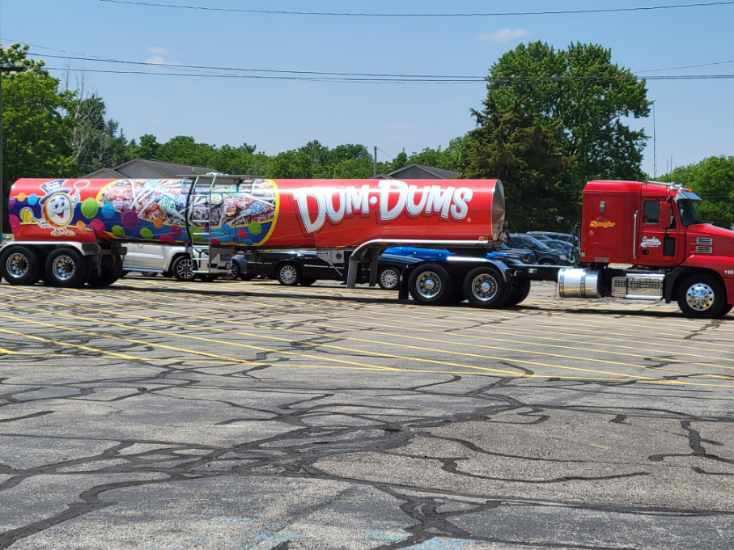 Mamacoopah's tweet image. Yesterday you got to tour the new Bit-O-Honey plant!!  I live 10 minutes from Spanglers who makes dums, neeco wafers, candy canes and now bit-o-honey.  When they make strawberry dumdums the whole town smells great!! #adventureswithalane  #postforpencils