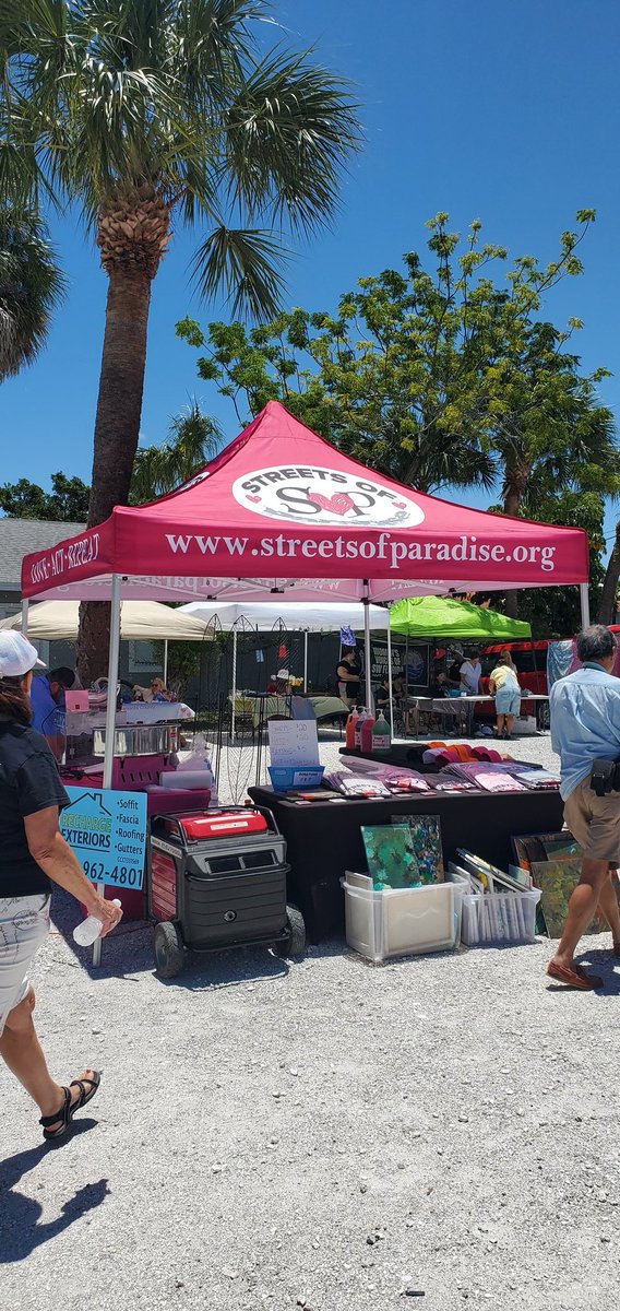 GMcCFl's tweet photo. Streets of Paradise Sarasota Stop the Violence Cookout spreading the word on safe firearm storage
#besmart #momsdemand https://t.co/wkDCWUxvM6