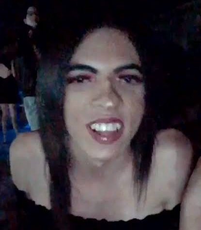 agora que eu furei a sobrancelha posso seguir uma dieta mais restritiva e colocar a culpa no piercing