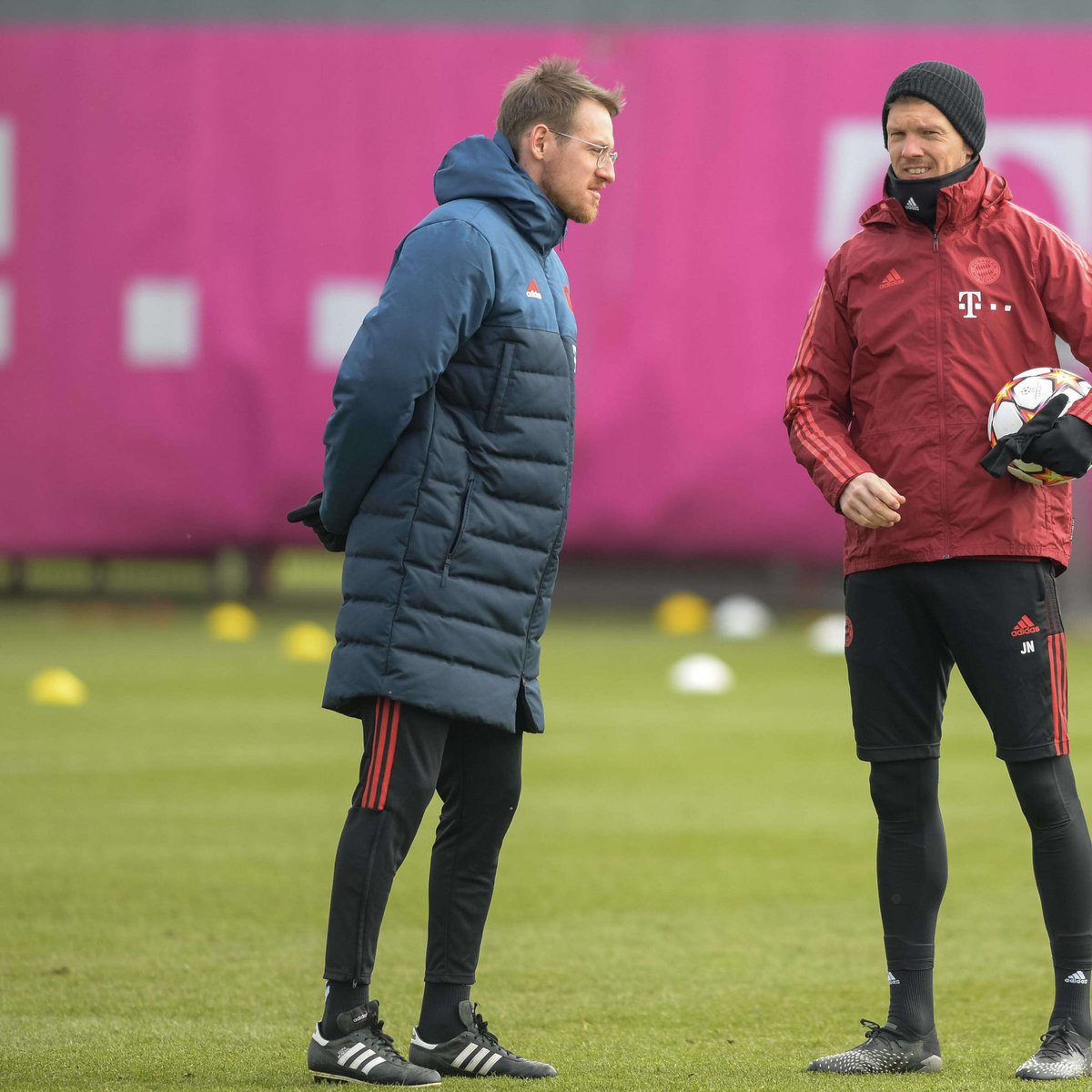 🚨🚨ℹ️ Le psychologue de l'équipe du Bayern, le Dr Maximilian Pelka, qui a été recruté par Julian Nagelsmann, quittera le club  [@georg_holzner - @kicker ] 🇩🇪

❓Retour dans le staff de Julian au PSG ? 🔜