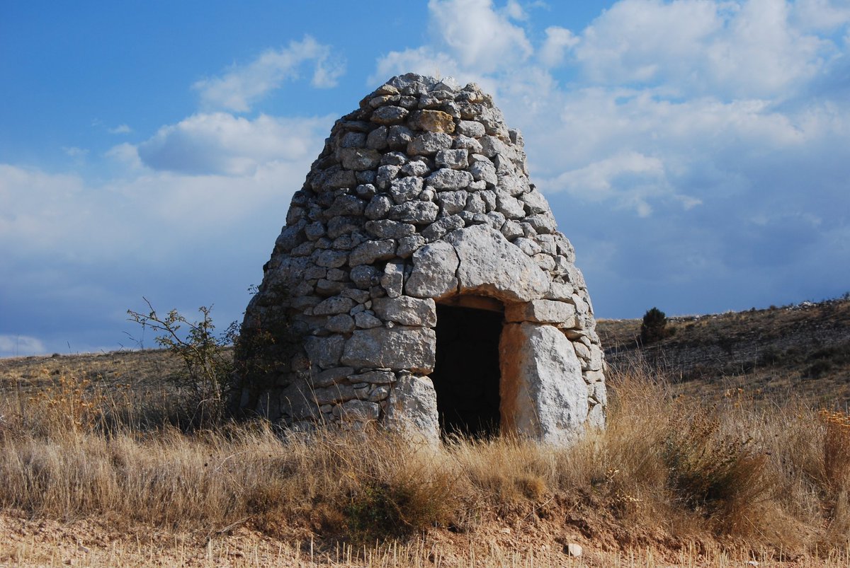 GuardianesAlba's tweet photo. Un rico #patrimonio olvidado. Más de 1000 refugios, covachas, cabañas, arrimaderos, cortavientos, chozas y #chozos en #piedraseca en la #RiberadelDuero y comarcas limítrofes de #Burgos, #nordestedeSegovia, #Sepúlveda, #Peñafiel, #Burgodeosma y sureste del #Cerrato Palentino. https://t.co/TyontcNUoV