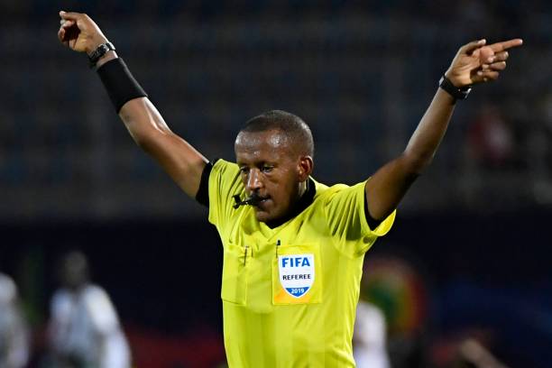 Ethiopian referee Bamlak Tessema Weyesa has retired from officiating at 43 .

His final game was the #CAFCLFinal between Wydad Casablanca and Al Ahly.