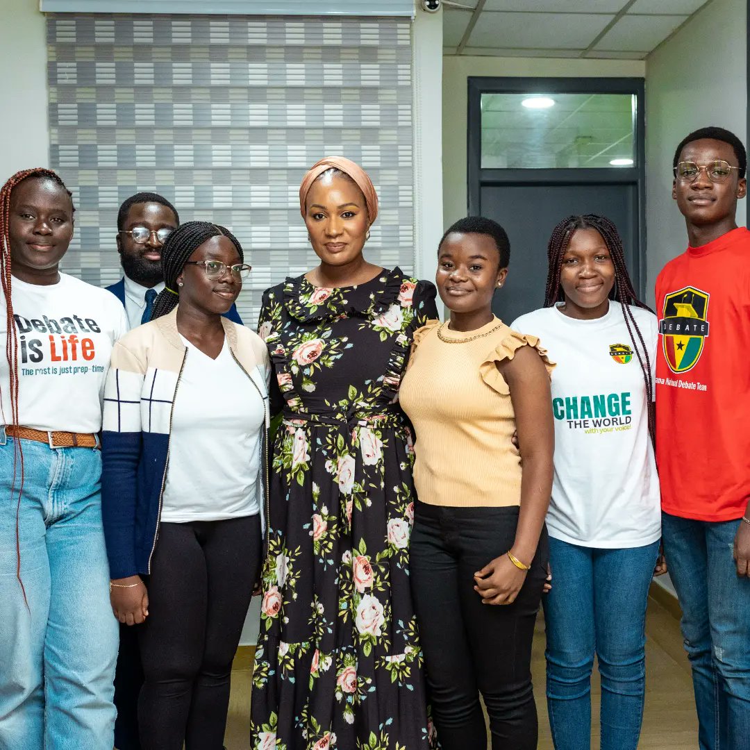 debateteamghana's tweet photo. It was a pleasure meeting @SBawumia, the 2nd lady of the Republic of Ghana.
Team Ghana appreciates your support.
#TeamGhana #RoadtoArizona #HighSchoolDebate https://t.co/F0NftdWYKO
