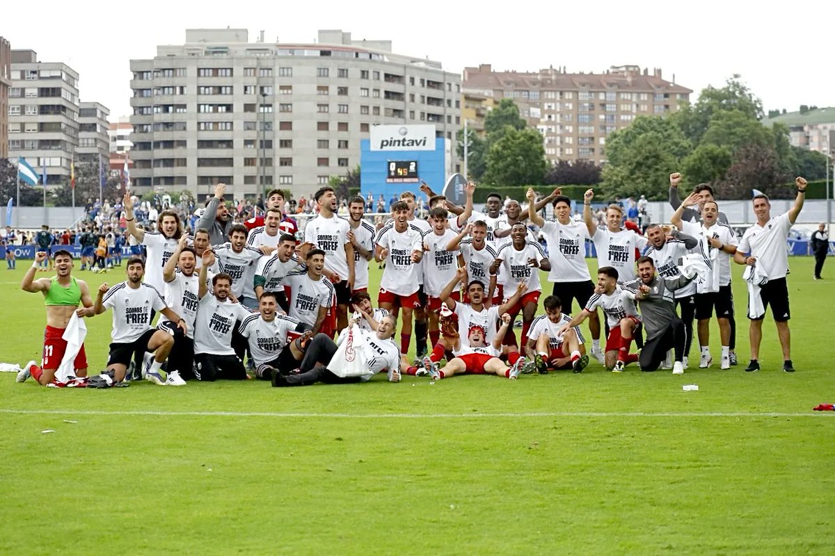 GranadaCF's tweet photo. 📸 3/3. 

Orgullo de club, orgullo de ciudad. 🫡❤️

🍾 ¡A disfrutar, granadinistas!

#𝙀𝙩𝙚𝙧𝙣𝙖𝙇𝙪𝙘𝙝𝙖 🇦🇹 | @GranadaCF_Fem | @CanteraNazari https://t.co/IX7DV8B7E1