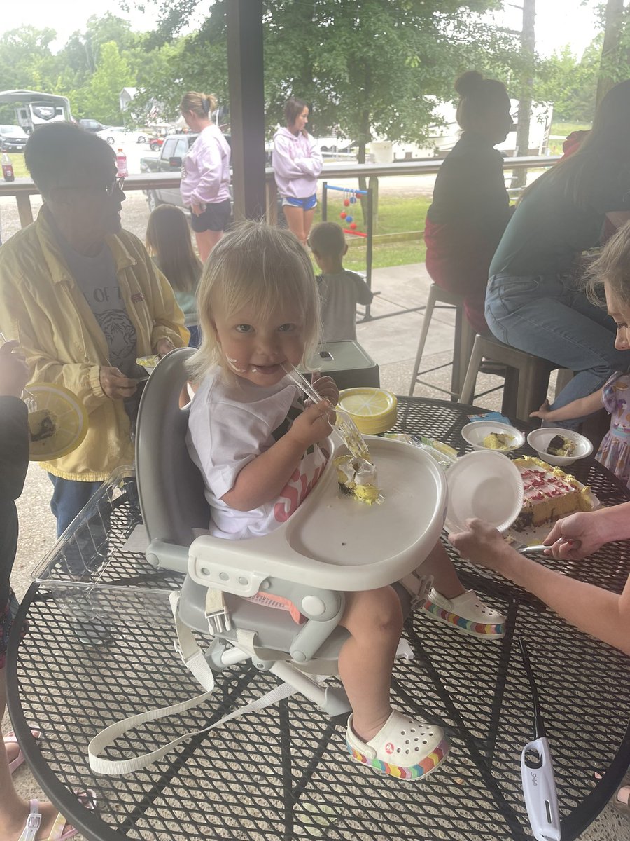 MrNickLarson's tweet photo. Happy 2nd birthday Karter Nicole! #BigGus https://t.co/ToT7duL1sF