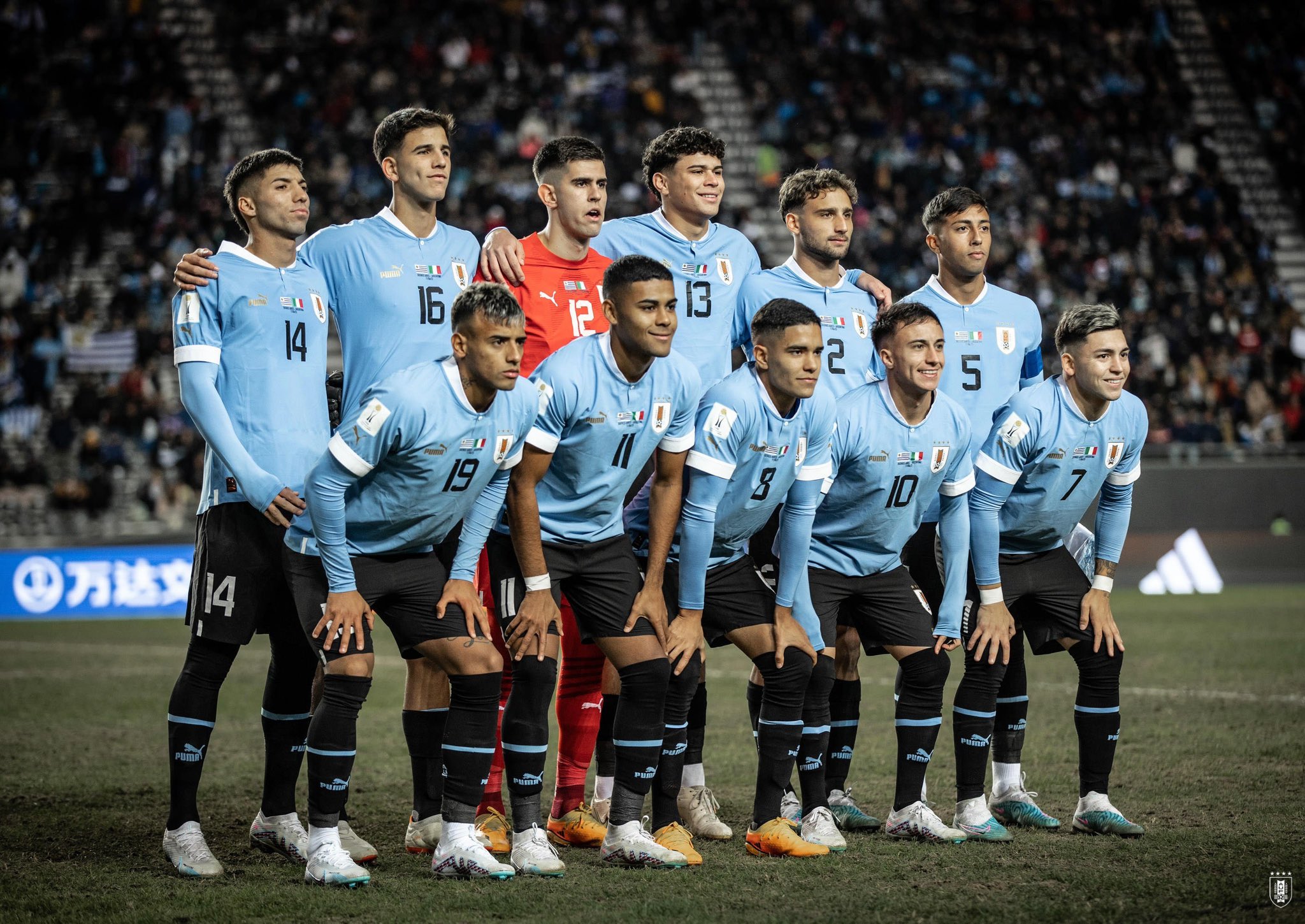 Selección Uruguaya on X: 📸 𝗟𝗮 𝗳𝗼𝘁𝗼 Los once que hoy representan  tres millones. #ElEquipoQueNosUne  / X