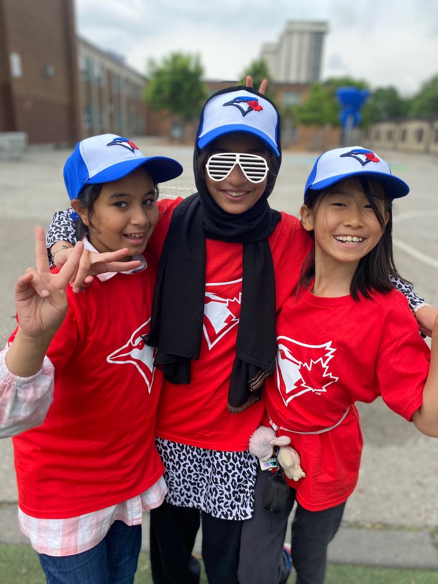 So thankful that my three girls got to participate in the @JaysCare program. Thank you so much @jtyholla and @MsTranClass for mentoring them these past few weeks - they absolutely loved it!