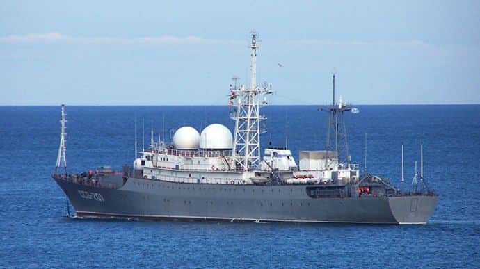 DRONE ATTACK:  Russian sources claim that a Black Sea flotilla surveillance ship,  “Priazovia'  was attacked by Ukrainian Unmanned Surface Vessels (USVs) 300 kilometers (180 miles) south of Sevastopol.  RU claims the attack was thwarted. news.yahoo.com/russia-claims-…