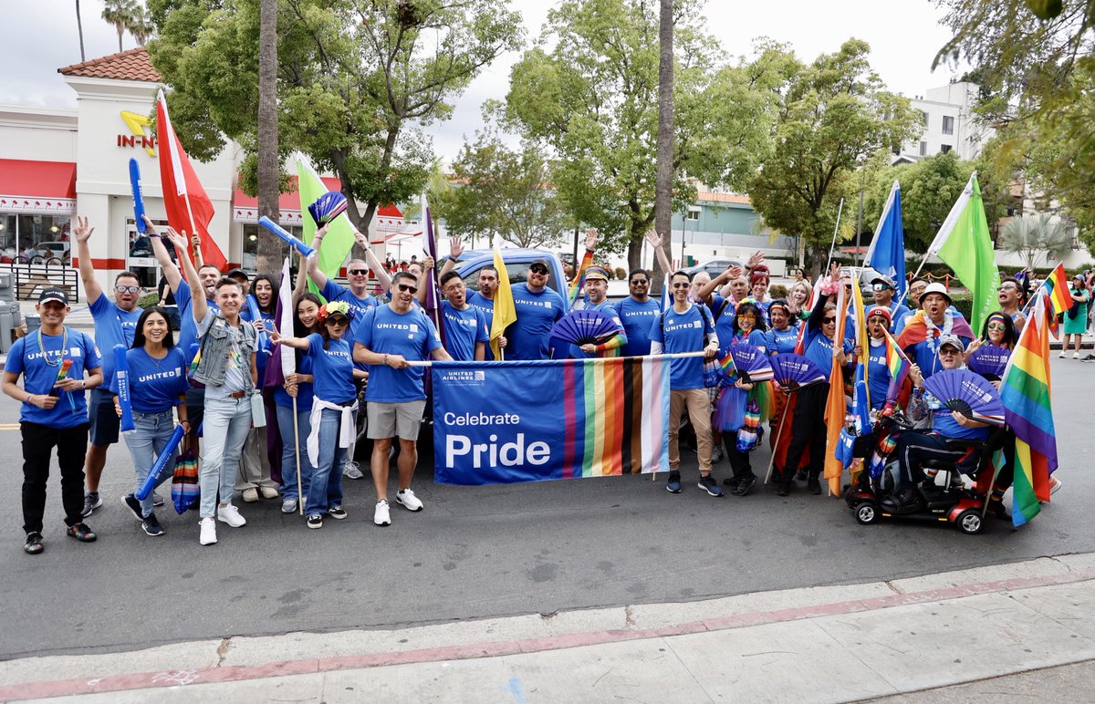 mcgrath_jonna's tweet image. Team LAX Pride 2023!!! #unitedtogeter #flywithpride ⁦@MikeHannaUAL⁩ ⁦@Tobyatunited⁩ ⁦@kategebo⁩