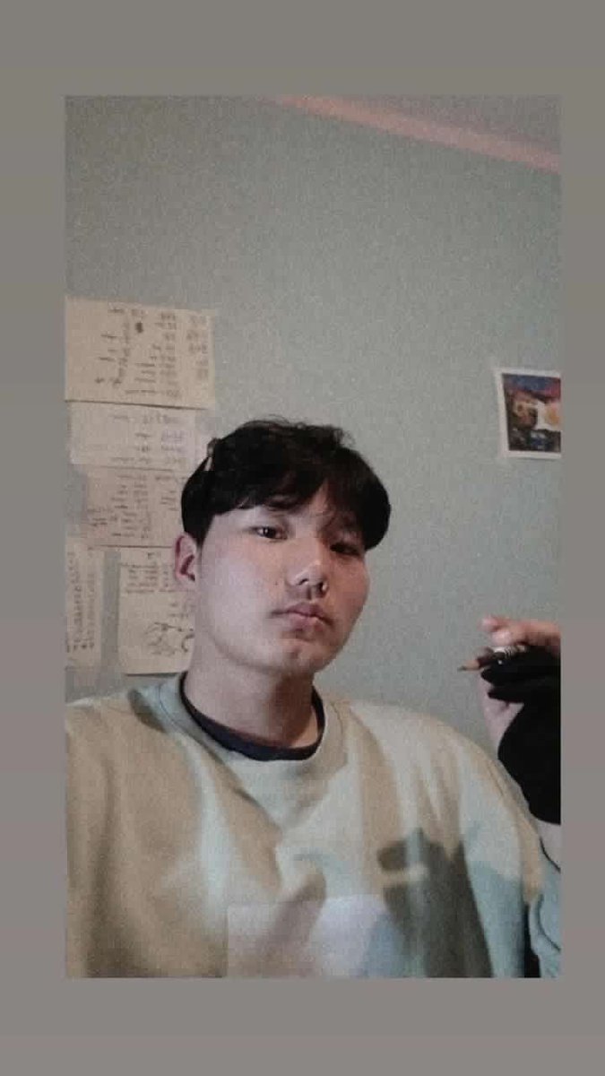 17настай дүү маань аниматор болох чин хүсэлтэй бөгөөд Солонгосын Чункан анимэшн коллежид материалаа өгч тэнцсэн юм.Намар явах учраас энэ зундаа өөрөө хөргийн захиалга авч халаасны мөнгөө цуглуулж бгаа.Та бүхэн сонирхвол <a href="/bilguuntamir5/">B18</a> insta, 88542437 утсаар нь холбогдоорой.RT:)))