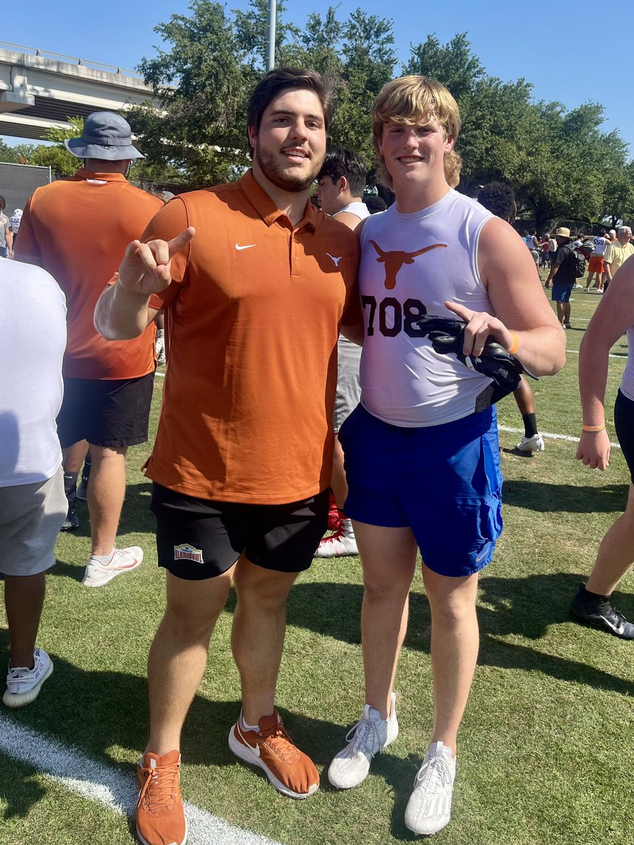 zadenkrempin's tweet image. I had a awesome time at UT today. It was great hanging out with my guy @Brett00362179.  Also want to thank all the Texas Olinemen that ran the drills and coached us up. And a big shot out to one of the original Steamrollers @jakob_majors. @CoachSteamroll