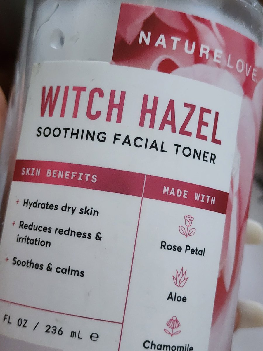 Lizzy Facial™ 5th step.
Tone. Spritzed with this witch hazel toner.

#MiMe #LizzyFacial #SelfCareSunday #selfcare #soulcare #skincare #witchhazeltoner #athomefacial