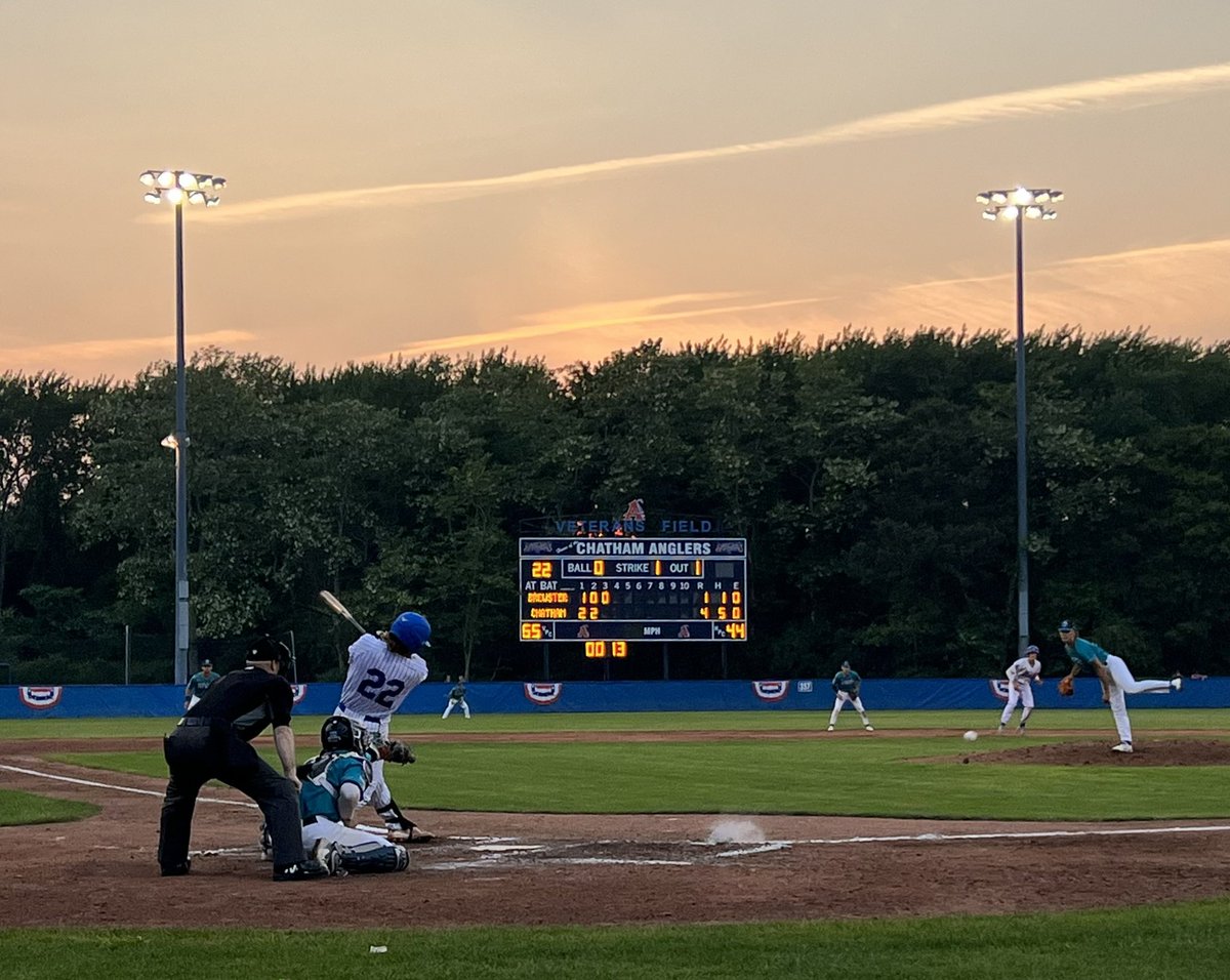 Just look at that #BaseballSky at the @ChathamAnglers game tonight! @OfficialCCBL @RochieWBZ @rightfieldfog @codball #CapeLeague100