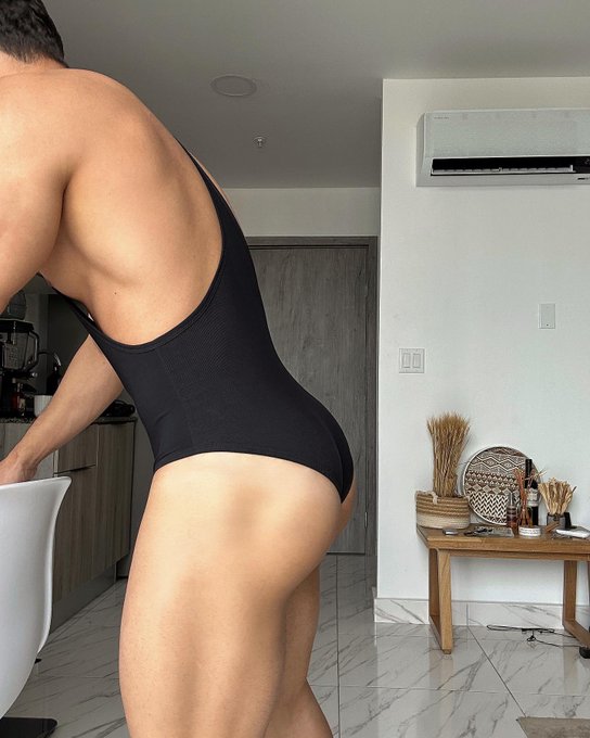 Do you want a piece of this cake? 🍰👇🏻 https://t.co/TUE4ajGjqN