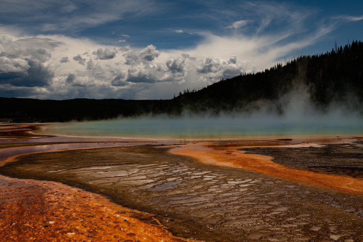 an_autumn_wave's tweet photo. Grand Prismatic Spring at #YSNP https://t.co/Z8BoGWaTRK