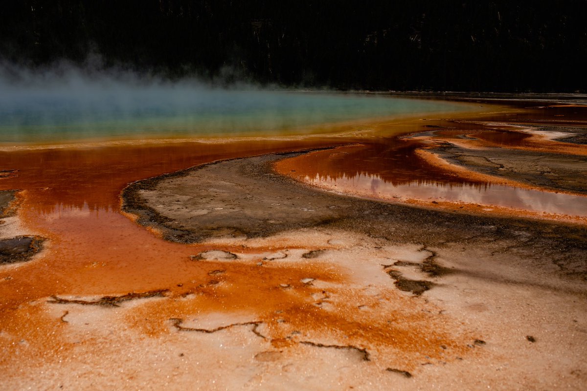 an_autumn_wave's tweet photo. Grand Prismatic Spring at #YSNP https://t.co/Z8BoGWaTRK