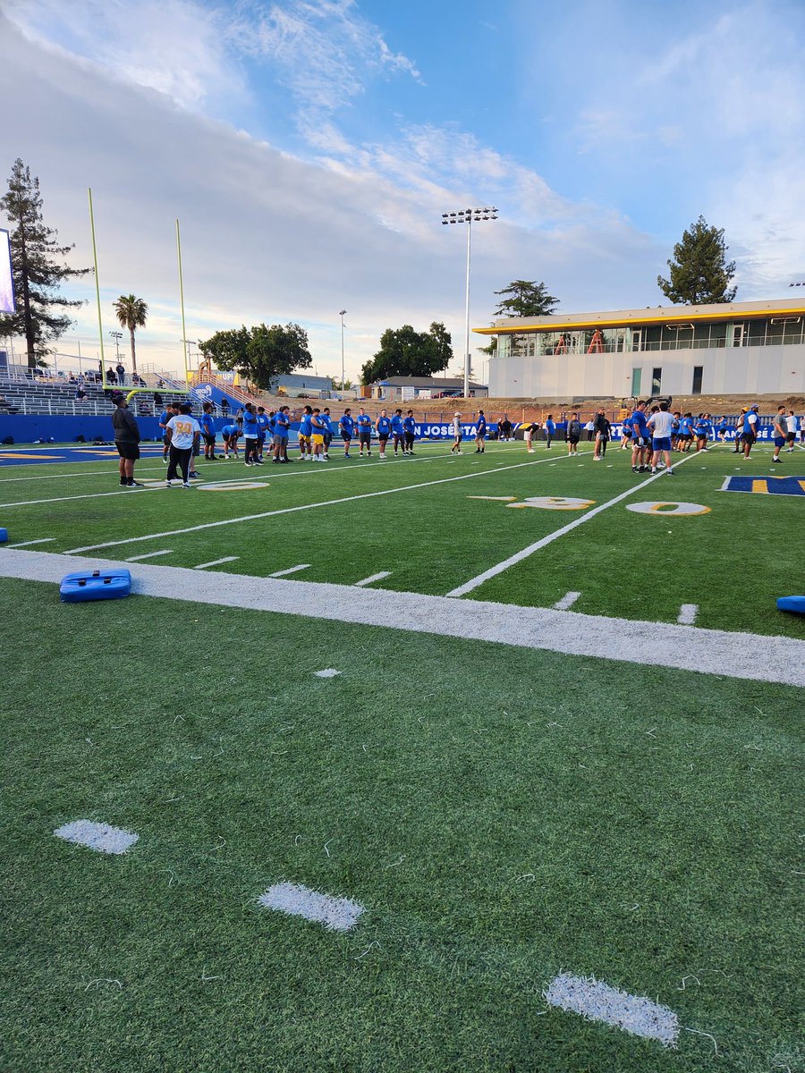 Thank you to the <a href="/SanJoseStateFB/">San José State Football</a> coaches and staff for a great camp this weekend. I had the opportunity  to learn a lot of things with the help of <a href="/AndrewGonn/">Andrew Gonneville</a>.