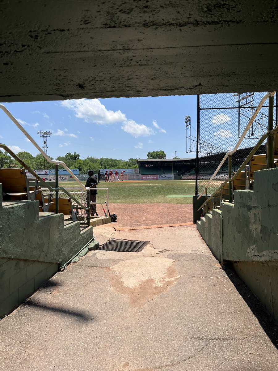 It’s not everyday when you get to play on a field where Jackie Robinson, Lou Gehrig, Babe Ruth and Satchel Paige played. Even better when @SethEvans615 stepped up when his @5starmidsouth25 team needed some long relief at the end of a tournament. 2 2/3 IP, 4 H, 1 ER, 0 BB, 4 K.
