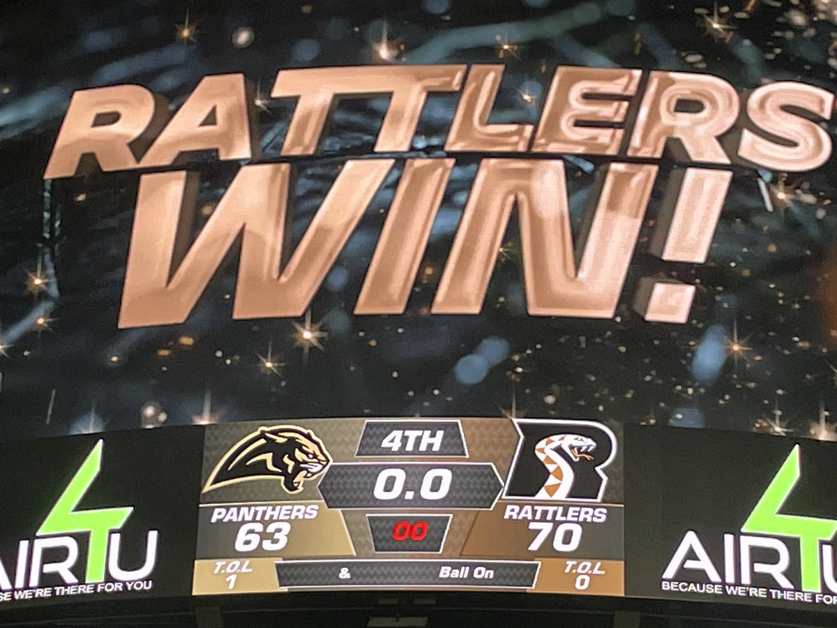 A thriller at the Snake Pit as the @ArizonaRattlers get a massive fourth-down 🛑 with under 30 seconds left to lock down a 70-63 win over the Bay Area Panthers. Both teams are now 7-4 and at the top of the @IndoorFL Western Conference. #AzNewsmedia