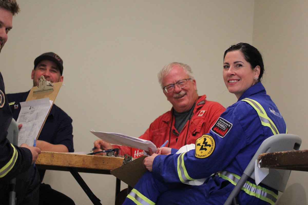 SaskMiningAssoc's tweet photo. An event that has grown to the size & top calibre of the @SaskMiningAssoc #ERMRC isn't possible without the dedication of 100's of volunteers that have helped improve & shape the event over decades. Competition Committee Members, judges, actors, event coordinators, big πto all https://t.co/tbpTAWnWaZ