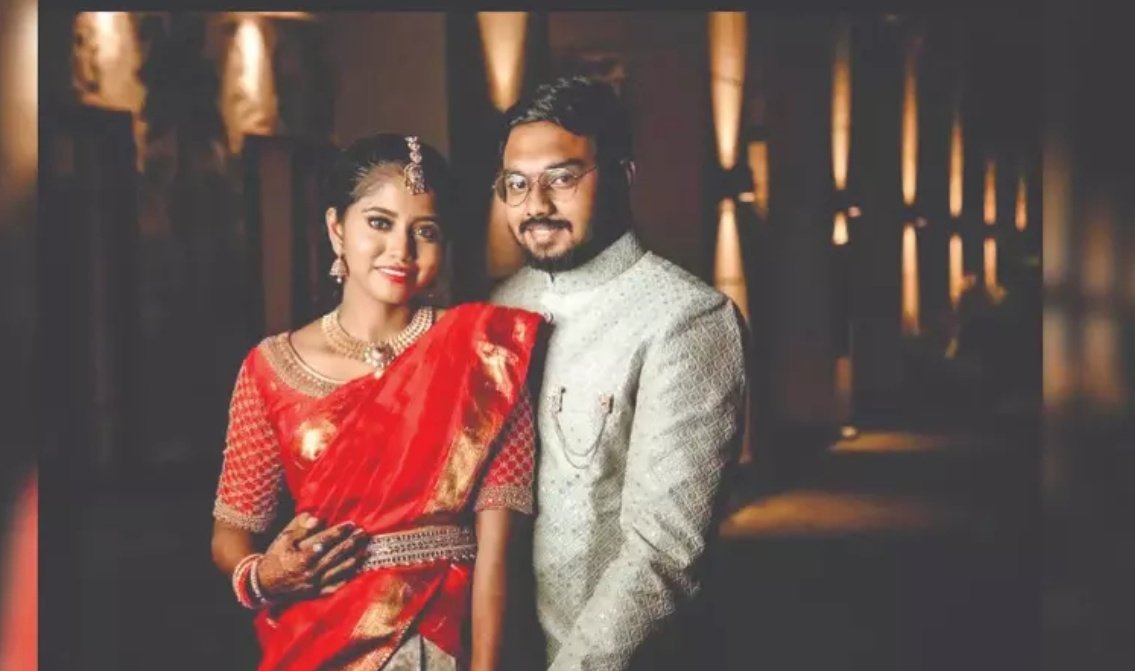 Hearwrenching Incident!
Newly-wed doctors drown in Bali during honeymoon
******************** 
Dr Lokeshwaran & Dr Vibushniya, from #Chennai who got married on June 1, died due to drowning !

couple were doing a photoshoot on a speedboat when they lost balance and drowned.

Rip🕯️