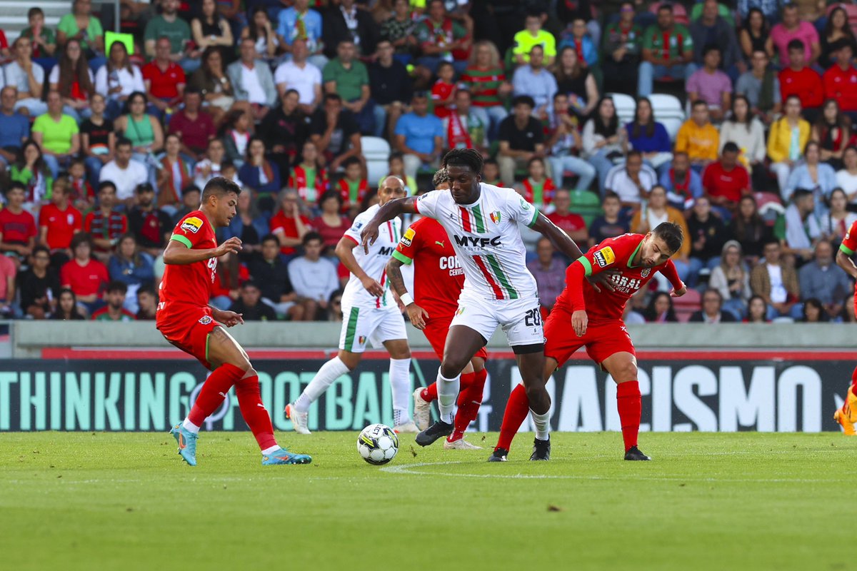 VerticalFutbol's tweet photo. Liga Portugal 🇵🇹 || ¡Estrela Amadora asciende!
CS Maritimo 2-1 CF Estrela Amadora
Global 3-3
Penales 2-3
Tras el empate en los 120 minutos nos fuimos a los penales en donde el Amadora gana y logra el ascenso a la máxima competición portuguesa.
#LigaPortugal | #CSMCFEA https://t.co/Z820WK0eH9