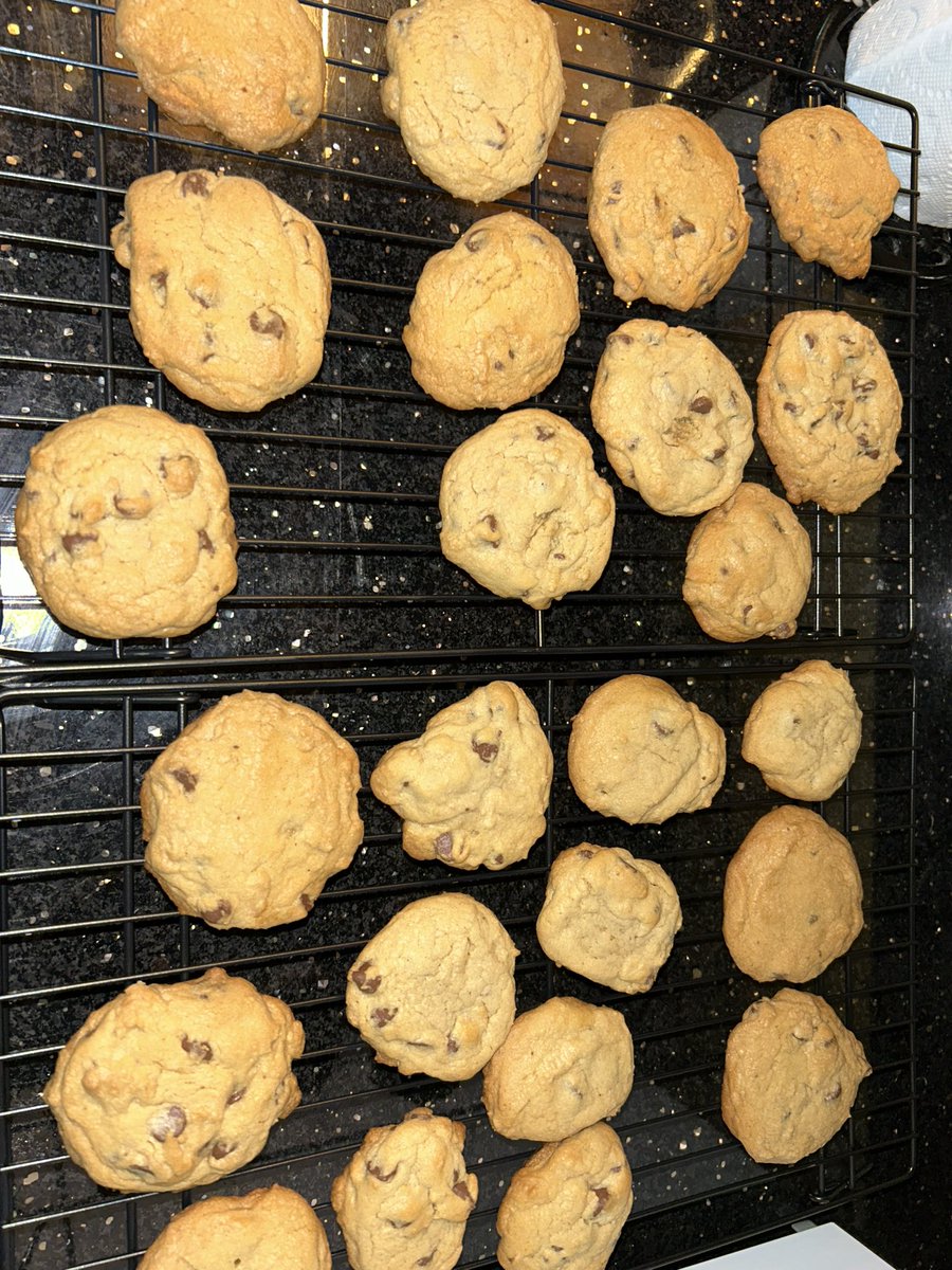 AngstJoely's tweet photo. The perfect Sunday. Clean house rainy weather and cookies are made https://t.co/ZE9SVGewUL