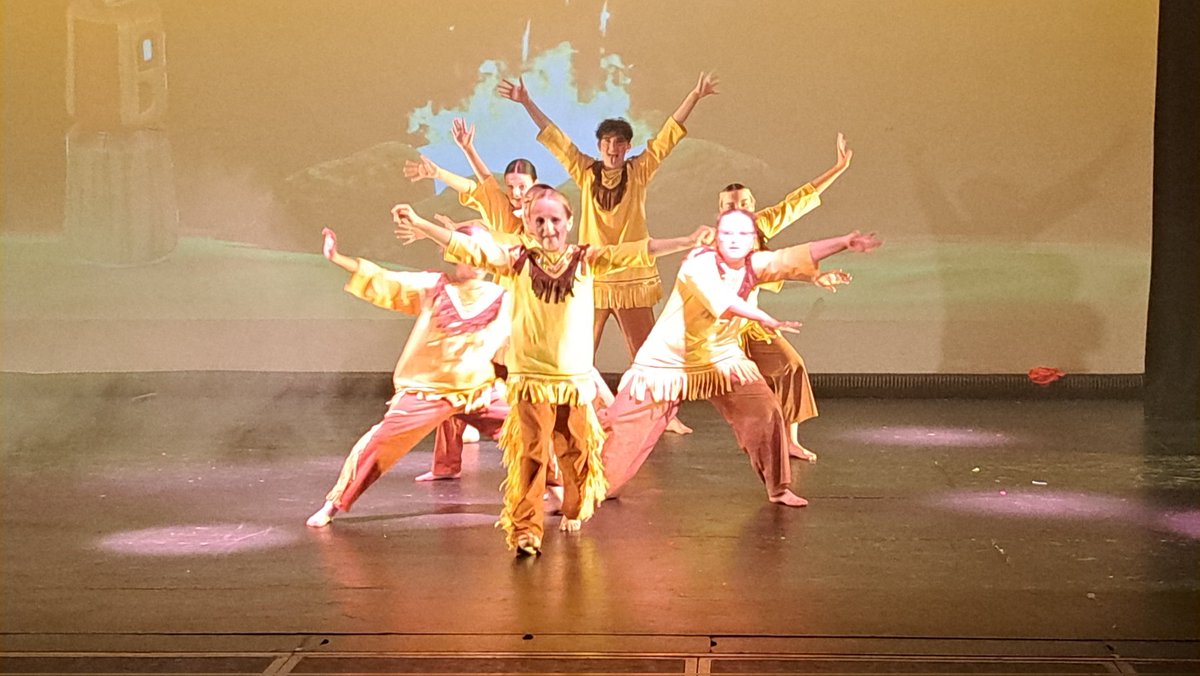 squashydoghead's tweet photo. Dance show day 💃💕
"Off to Neverland" ✨️
Well done Isla and everyone at State of the Arts Academy 🦁You're all amazing 👏 ❤️
@KingswoodParksP @ERichardson2020 https://t.co/6quVaYclBk
