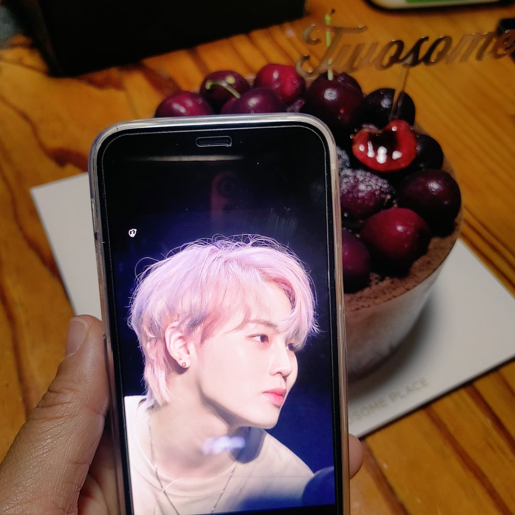 뭐 좋은거라고 또 한살먹었내요 
꼬박꼬박 챙겨 먹다보니 어 벌써 
하는 나이가ㅜ.ㅜ
오늘도 즐겁자   🎂🎂🎂

뜨개옷  나눔할꺼 챙겨봐야겠어요.
기부니 좋으니까 
#한살더먹다 #내년은_됬으요