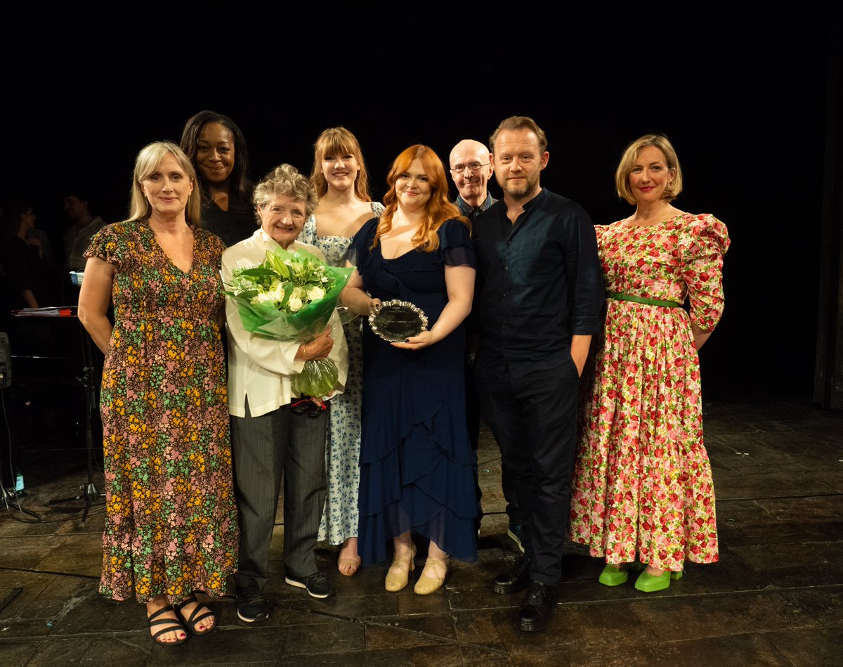 A special mention too for @RoyalAcadMusic’s Emily Botnen who scooped the 2nd prize at @SondheimSociety Student Performer of the Year 

They were joined by judges @TheNicolaHughes @jennarusselluk & @mikejibson #JuliaMcKenzie judges’ chair Edward @seckerson & @alexdeboo #SSSSPOTY