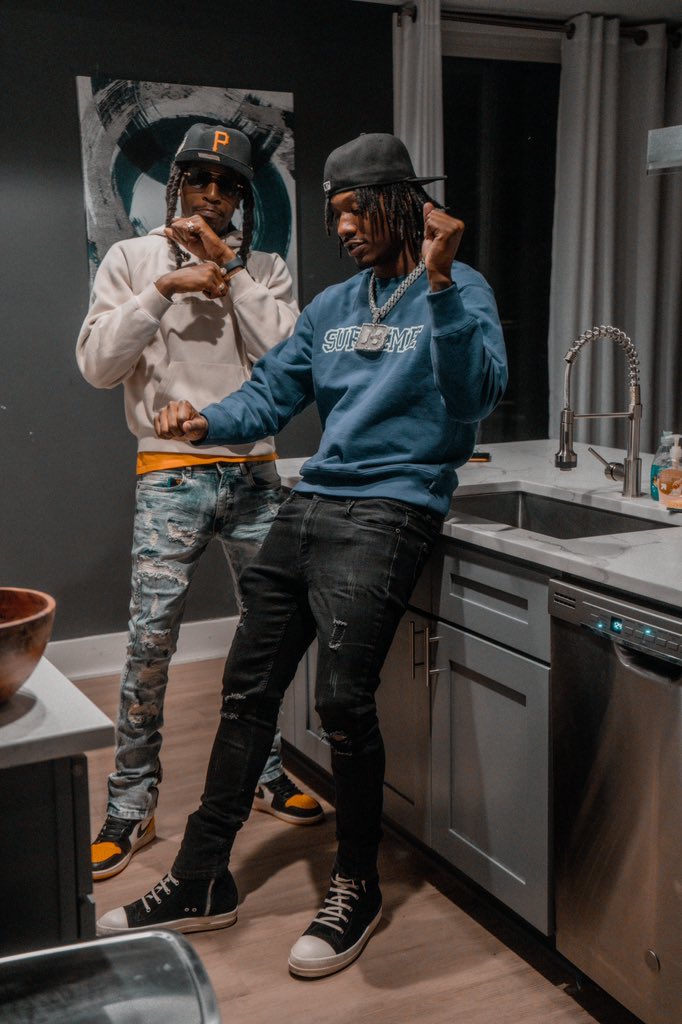 FredoMigo's tweet photo. You Know It’s Motion In The Spot Soon As They Let Them Boys In 🥷♻️🤞🏾 https://t.co/8gpCv9TqTp