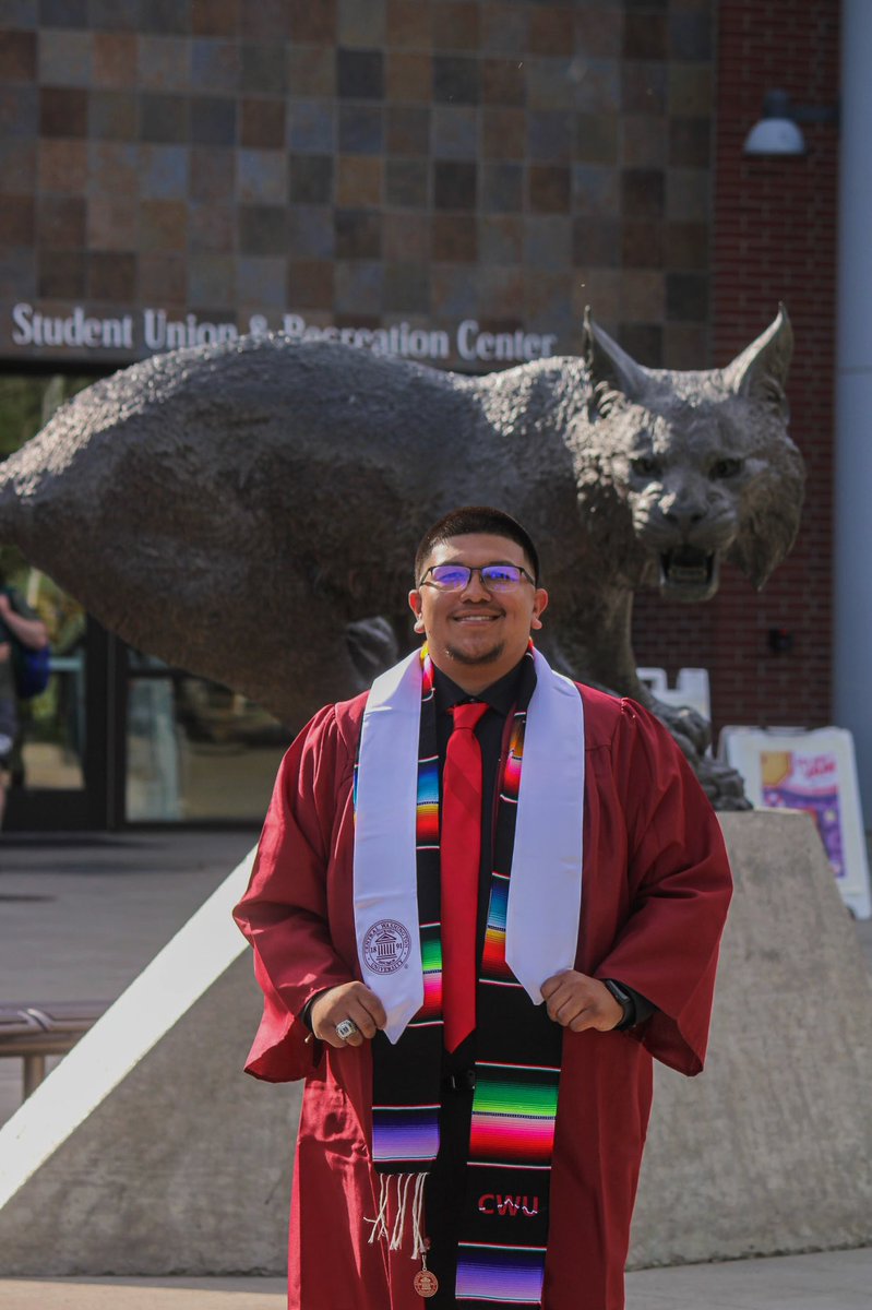 jsaiz24's tweet image. i ain’t have picasso at my house, i had to paint pictures 👨🏾‍🎓☝🏾 @_bluebucksclan