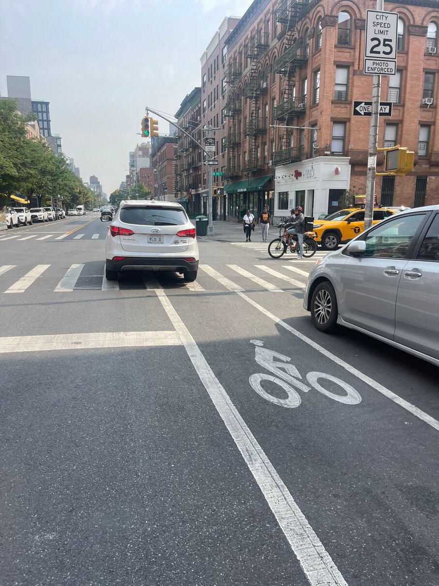 The driver MSJUJD blocked the bike lane near 2202 Frederick Douglass Blvd on June 11. This is in Manhattan Community Board 10 #mancb10 & #NYPD28. #VisionZero #BlockedBikeNYC https://t.co/N92D8phC4w