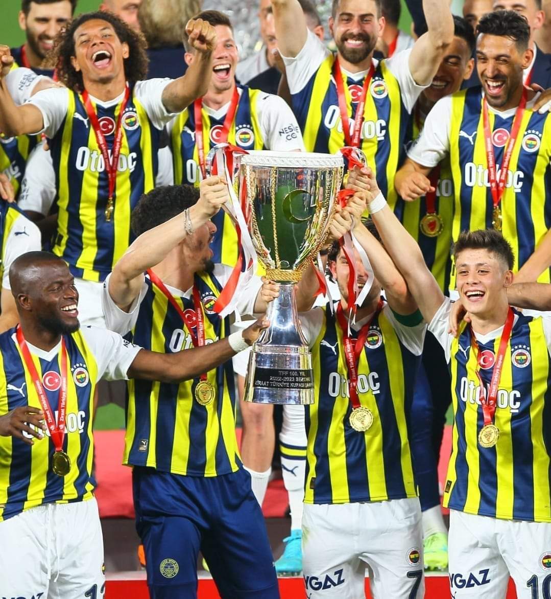 Sevinemiyorum laan 
Ayıp olmasın diye al bu da senin olsun demişler gibi hissediyorum