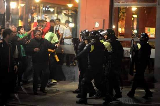 gleonar63's tweet photo. Hace 8 años en Tucuman  la policia reprimio salvajemente a los ciudadanos que reclamaban en las calles por que no se consumara el fraude electoral. Urnas quemadas fiscales expulsados de las mesas vuelca de padrones etc  Hoy se ha repetido una jornada fraudulenta y bochornosa. https://t.co/NacOzrNodw