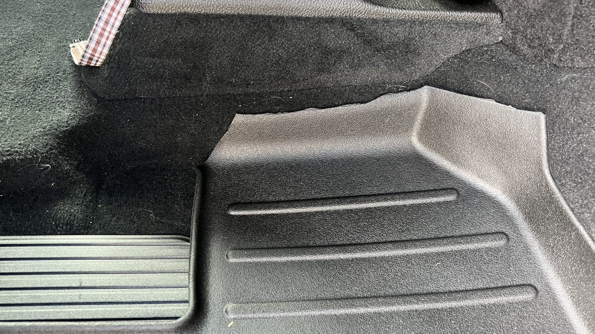 MrsPikemarsh's tweet photo. when @WeatherTech doesn’t have mats for your configuration of Wagoneer yet, but you have five kids so you can’t afford to wait 😅✂️ 
Thoughts and prayers for that unprotected middle section. https://t.co/0UV2Wp2rJC
