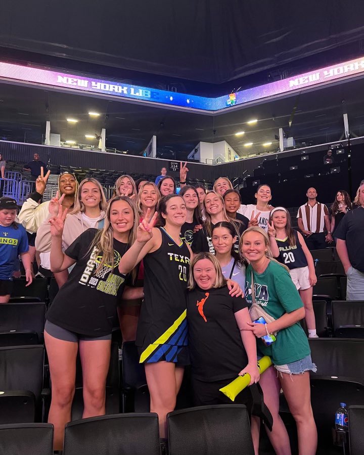 novawbb's tweet photo. Spent the day supporting @20sMaddy &amp; the @DallasWings! 💙💚#OnceAWildcatAlwaysAWildcat https://t.co/g4jP5IYdOc
