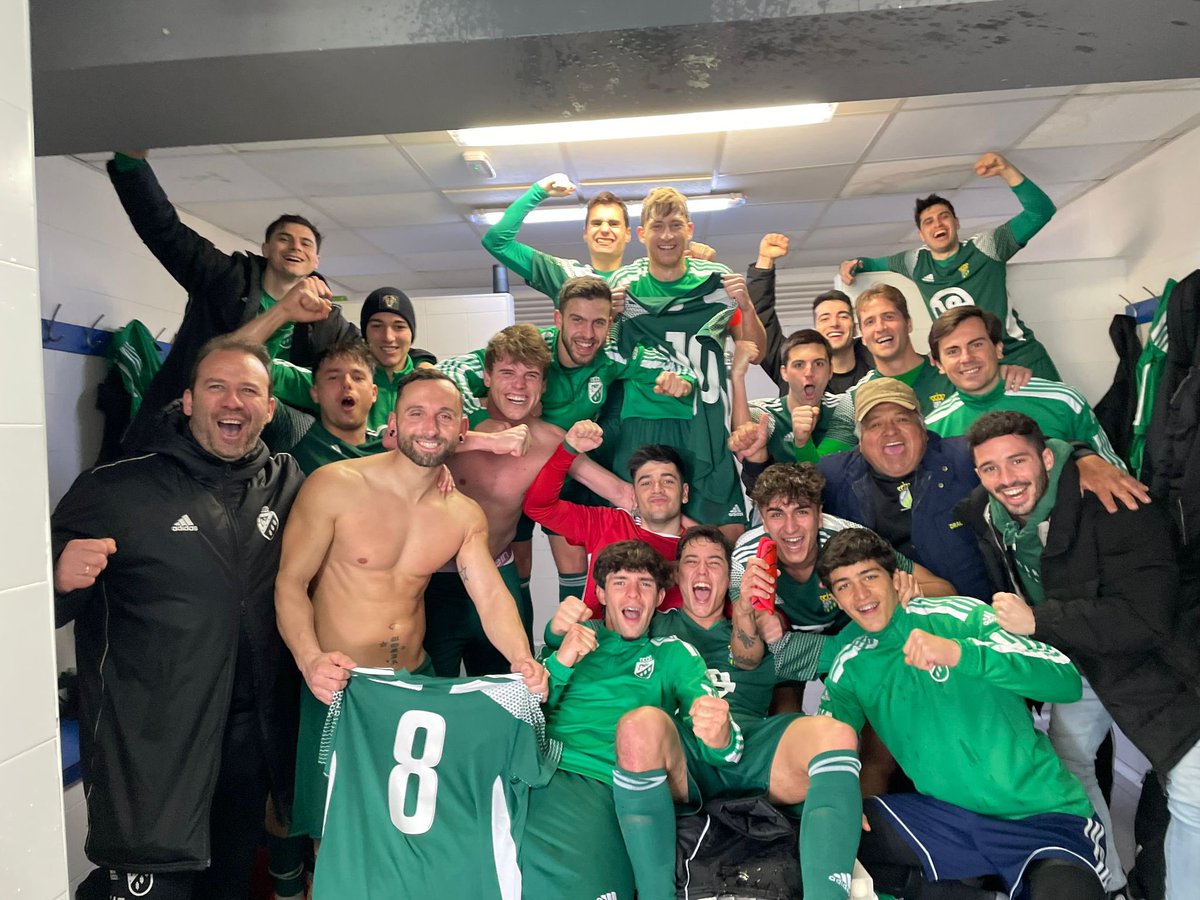 BoRjitacr8's tweet photo. Ponemos fin a otra temporada más entre pecho y espalda! Y ya son unas cuantas…gran club Villanueva de la cañada, gran año!!!un lujo vestir esta camiseta, como en casa desde el minuto uno 💚💚💚
#futbolpasion #formadevida #golesfelicidad #graciasmister #graciascañada https://t.co/juyP1GtOuk