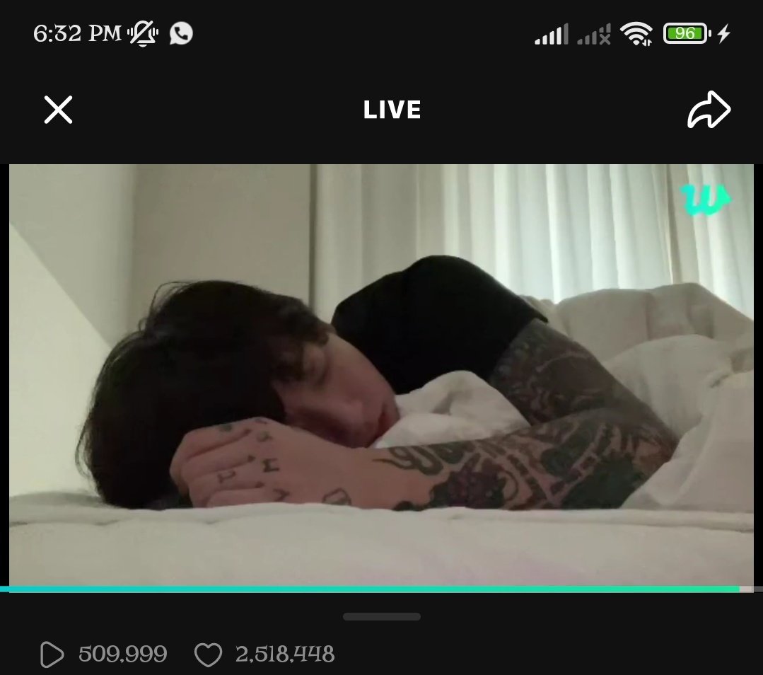 Edithg182's tweet image. ¿Cuánto creen que dure el Live de Jungkook durmiendo?? 😆