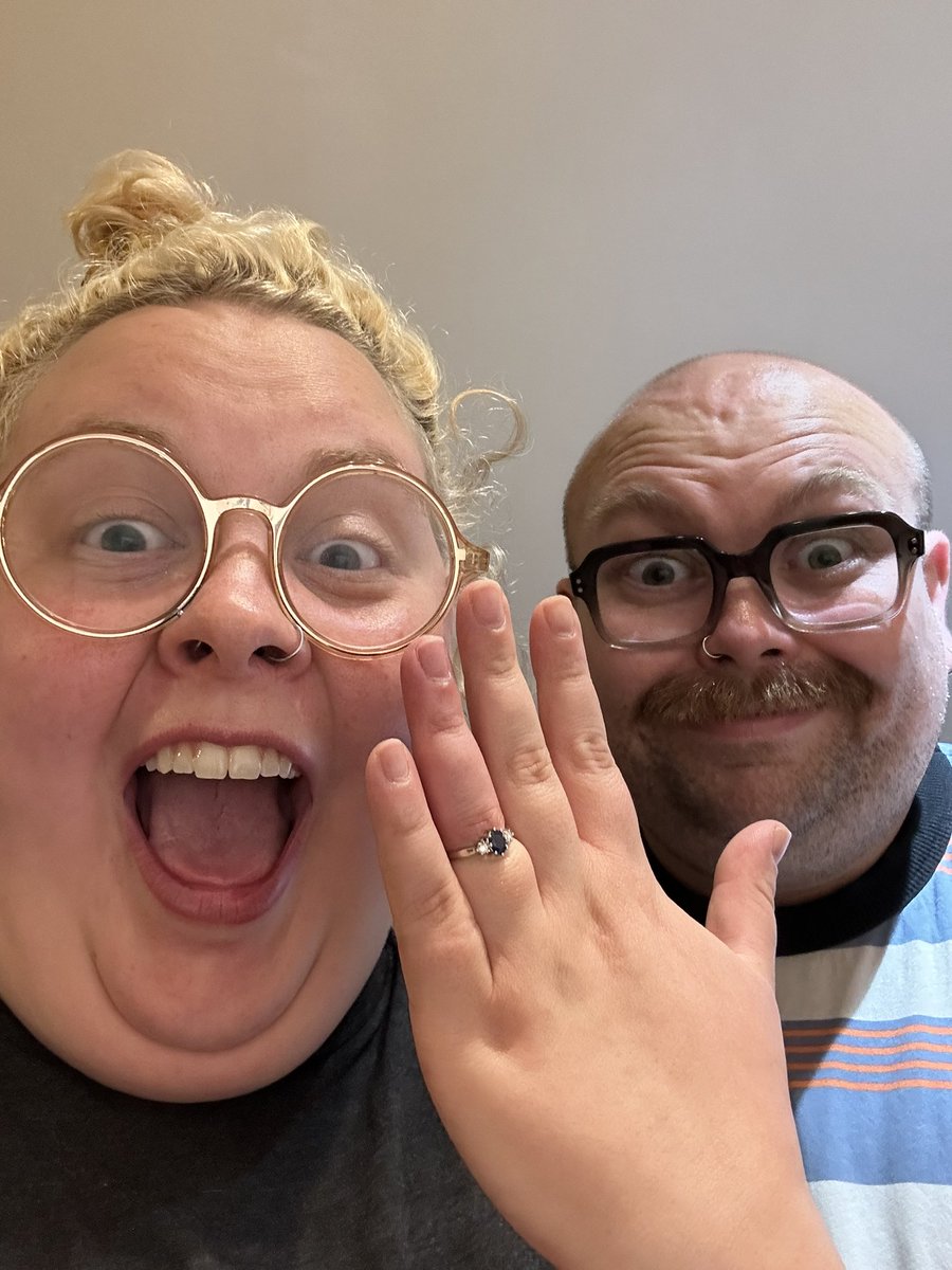 Lizzie Bea tweet media