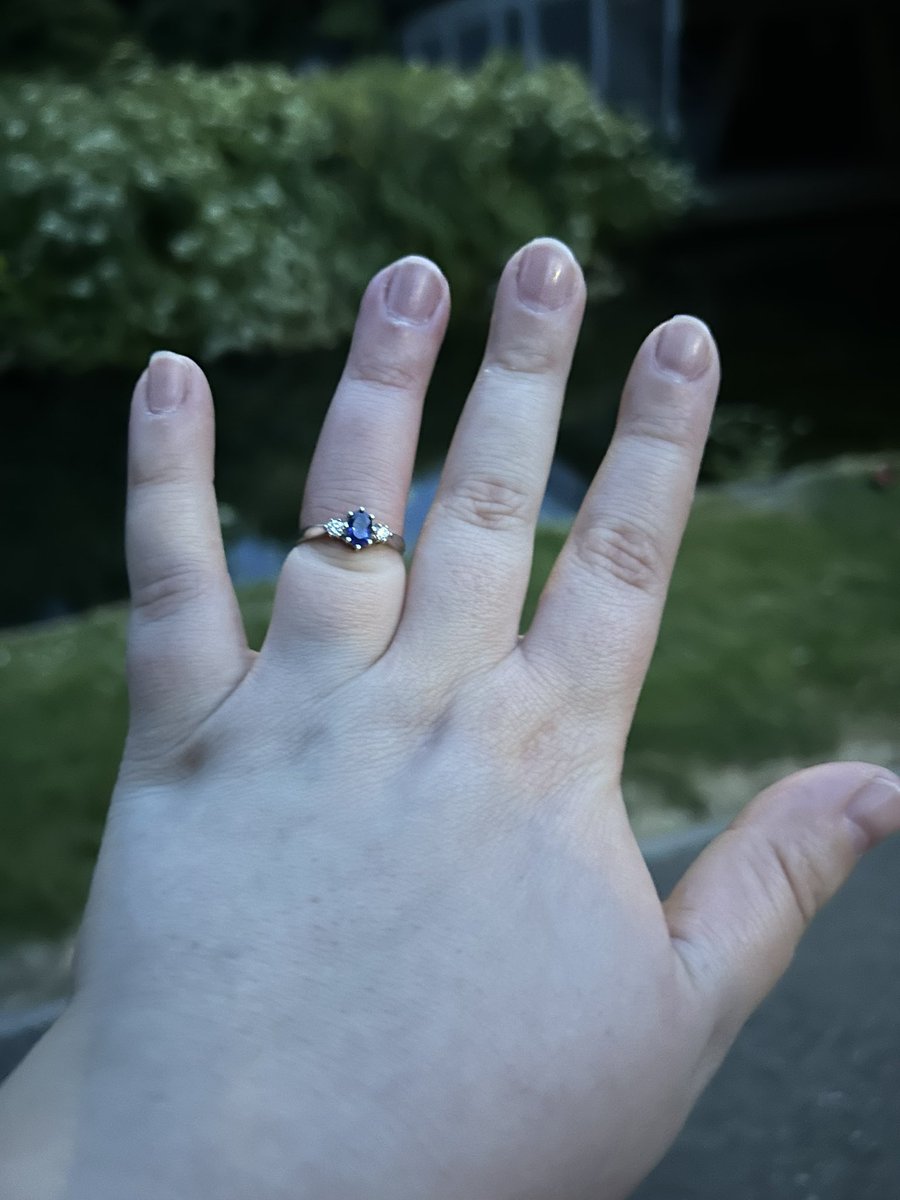 Lizzie Bea tweet media