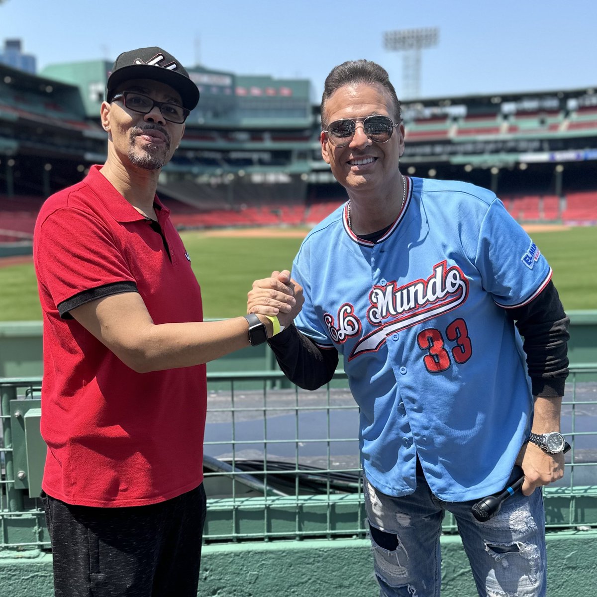 javawithJimmy's tweet photo. Had an awesome time #percolating in @fenwaypark with @ElMundoBoston for Tu Salud.

Thanks to @danteluna for the opportunity and to @albertovasallo3 for being an inspiration and both you for the interviews. 

Also ran into my friend @Jbetancourtpr who was launching @UnidosInPower https://t.co/obwYoFBzzH